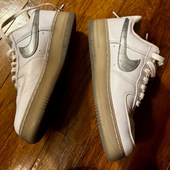 Nike White Air Force One Sneakers. Like new condition - Picture 4 of 5